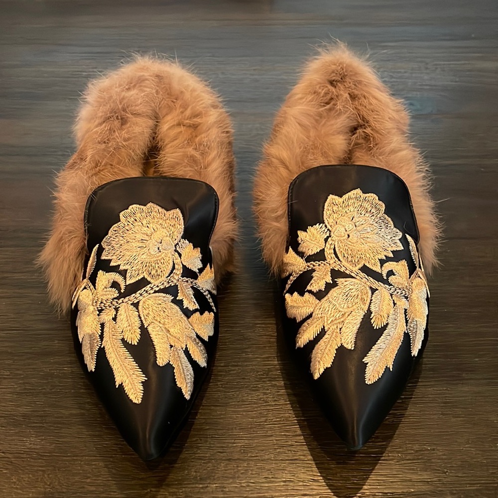 Fur embroidered loafers